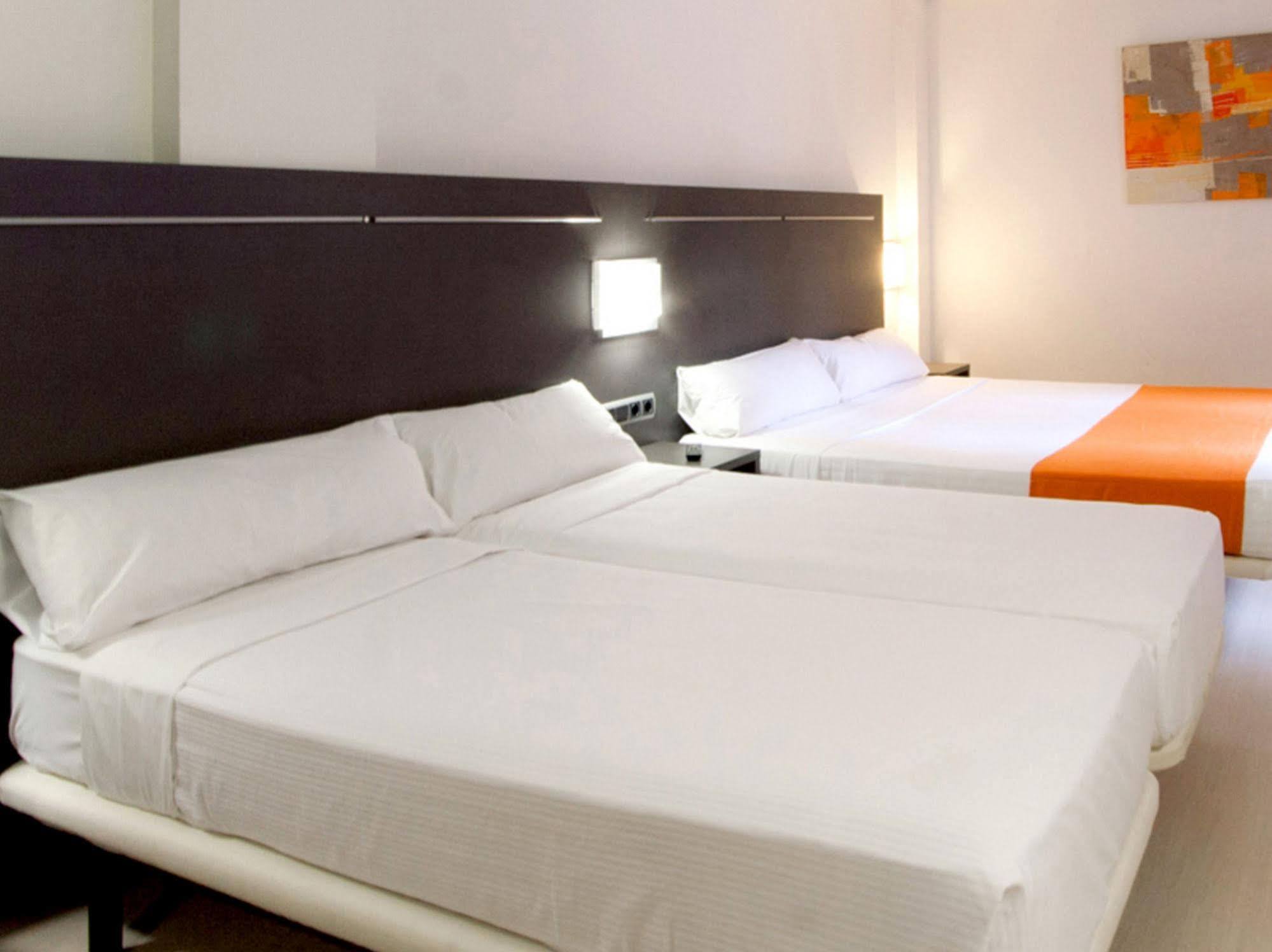 B&B Hotel Barcelona Rubi Exterior photo
